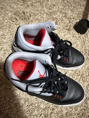 Nike Mens Black and Red Low-Top Sneakers